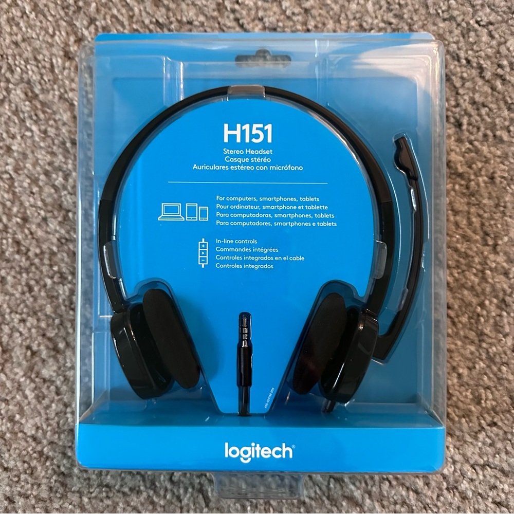 H151 Logitech stero headset - new